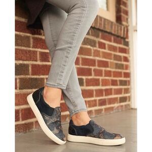 Vaneli Opie Real Calf Fur Leather All Over Womens Sneaker Size 10M / NEW